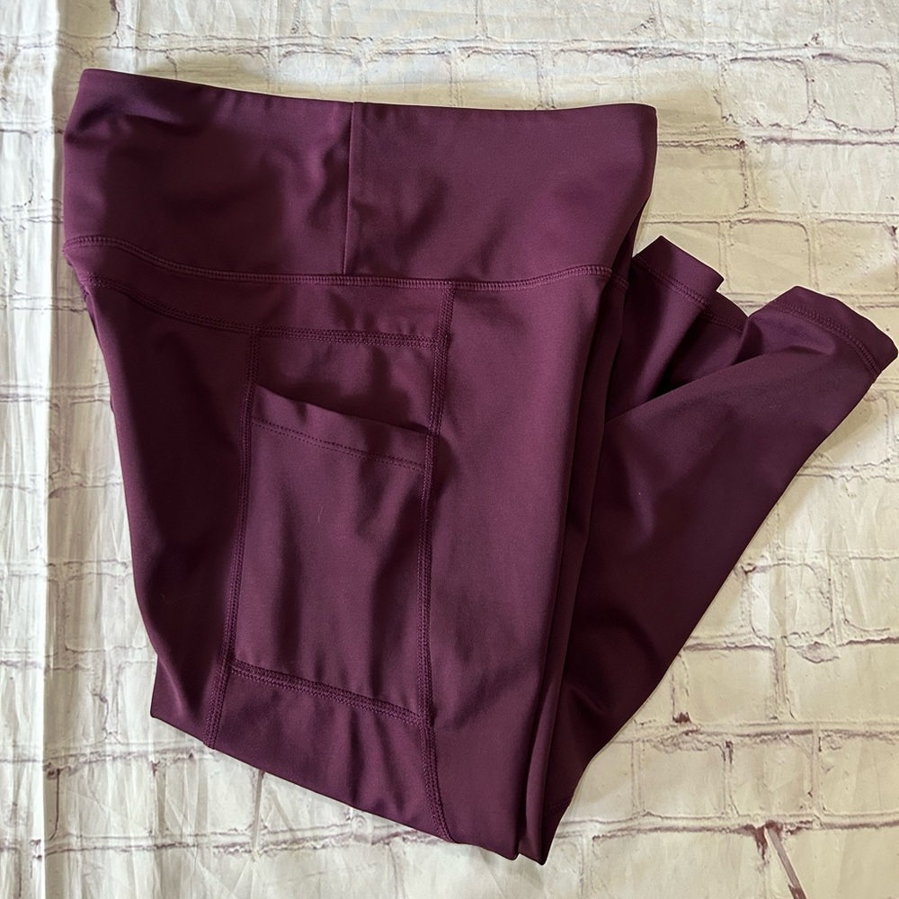 Zyia Active Cropped Light & Tight Leggings Deep Bergundy Size 6 - 8 - Picture 2 of 4